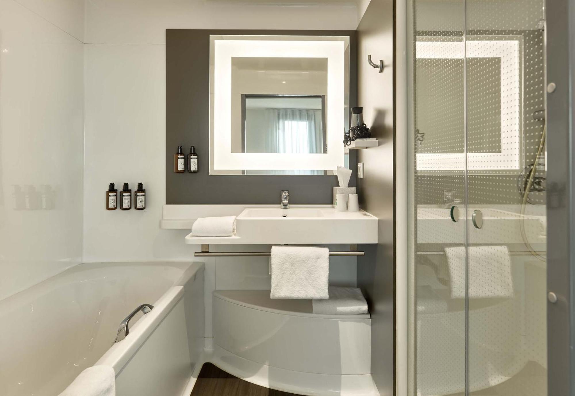 B&B Hotel Velizy Est Eksteriør bilde
