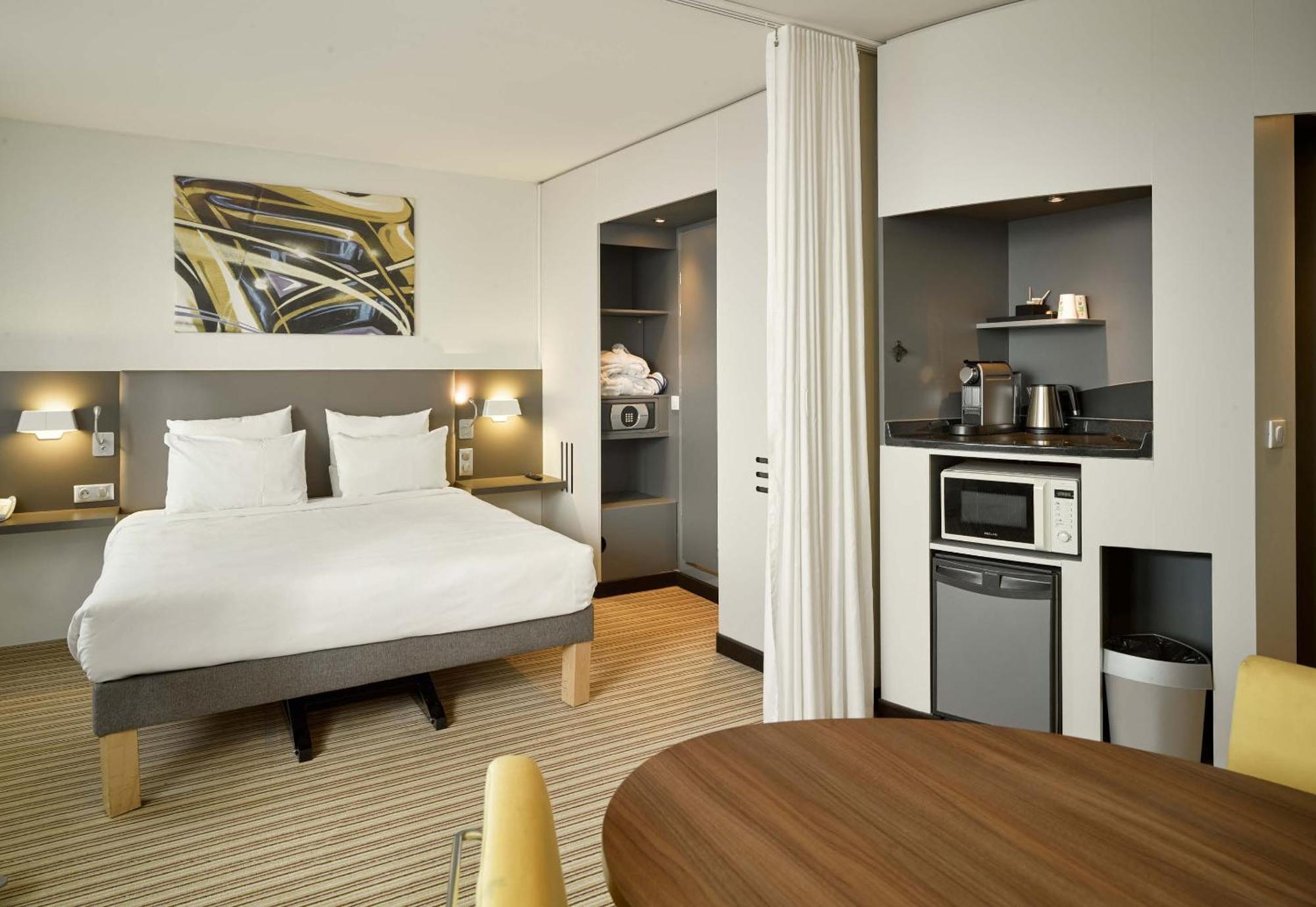 B&B Hotel Velizy Est Eksteriør bilde
