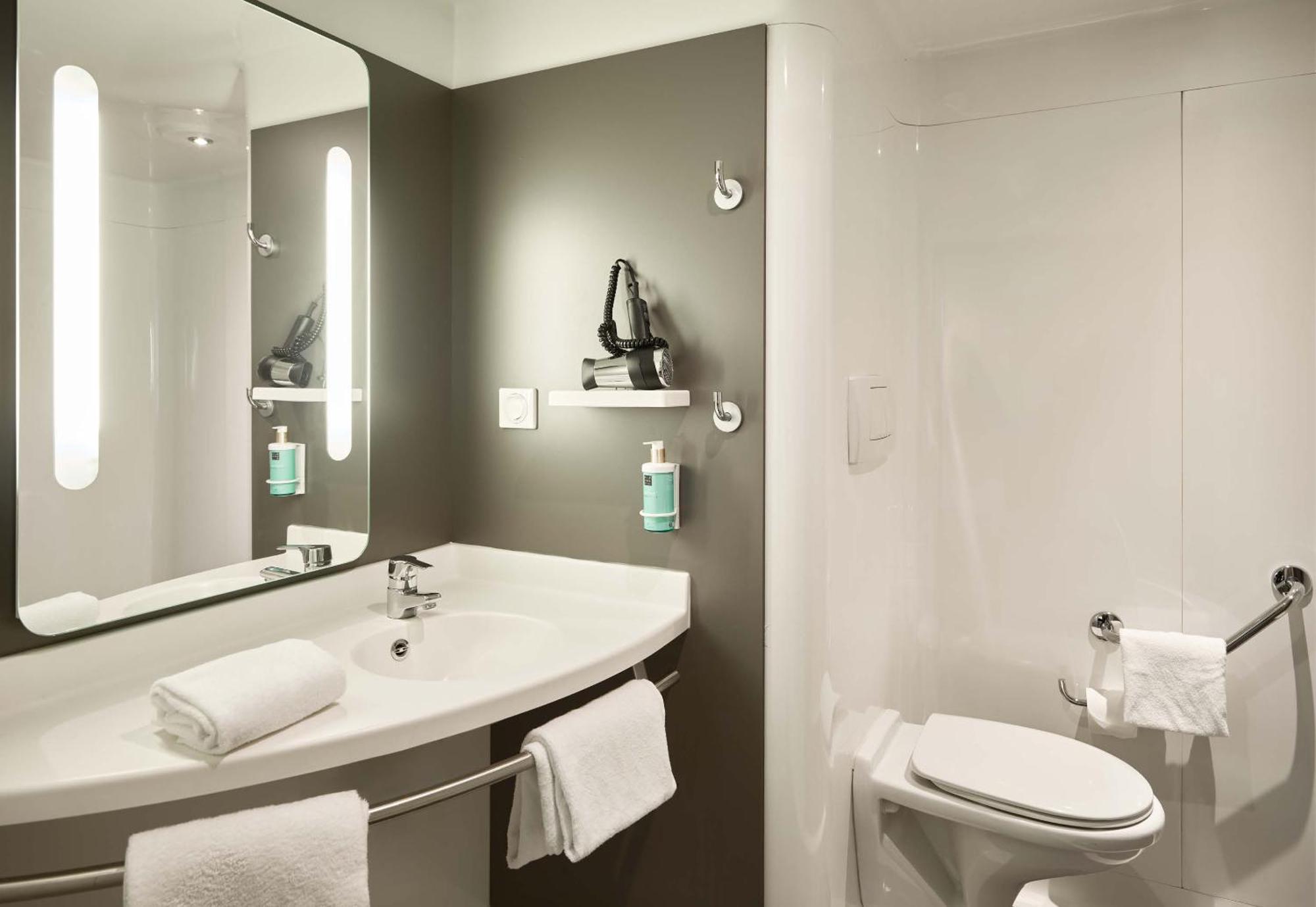 B&B Hotel Velizy Est Eksteriør bilde