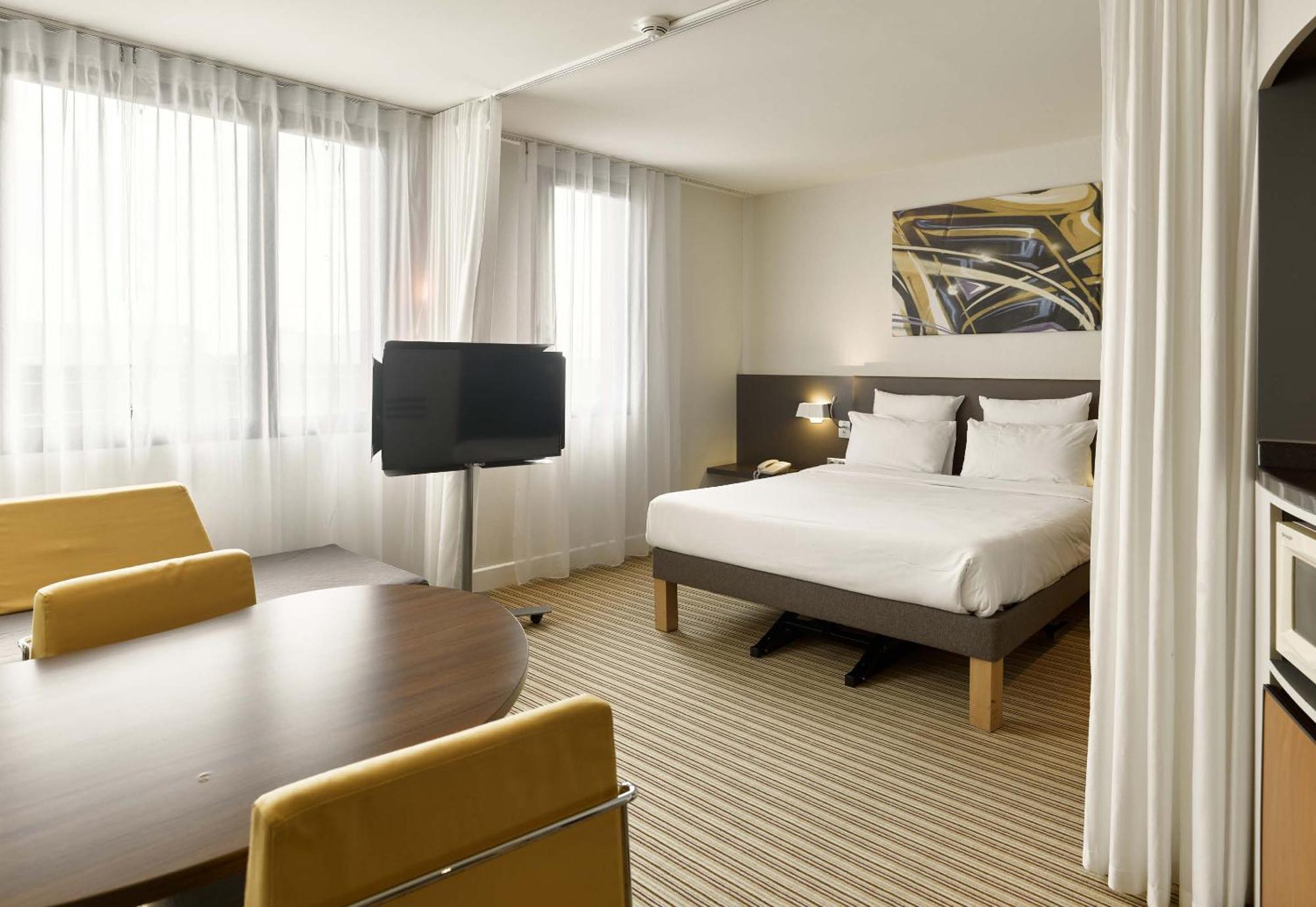 B&B Hotel Velizy Est Eksteriør bilde